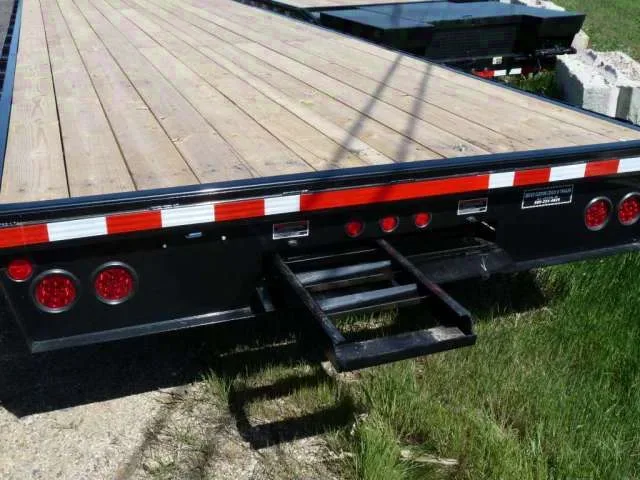 Gooseneck Equipment Trailer 30ft  -  Deckover