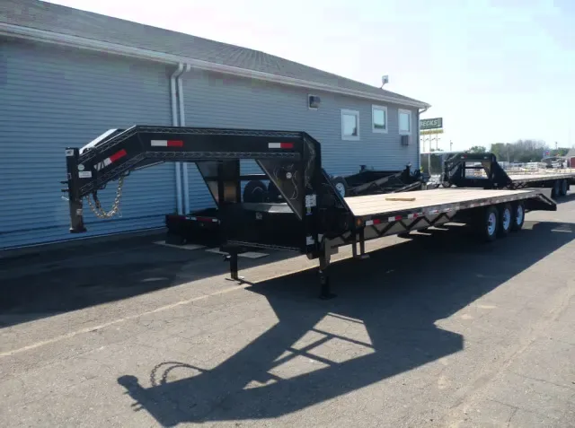 30ft Gooseneck Equipment Trailer  3-7000lb Axles