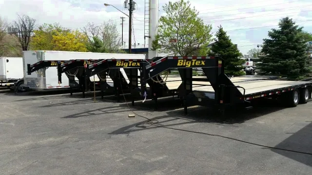 30ft Gooseneck trailer 23,900 GVWR