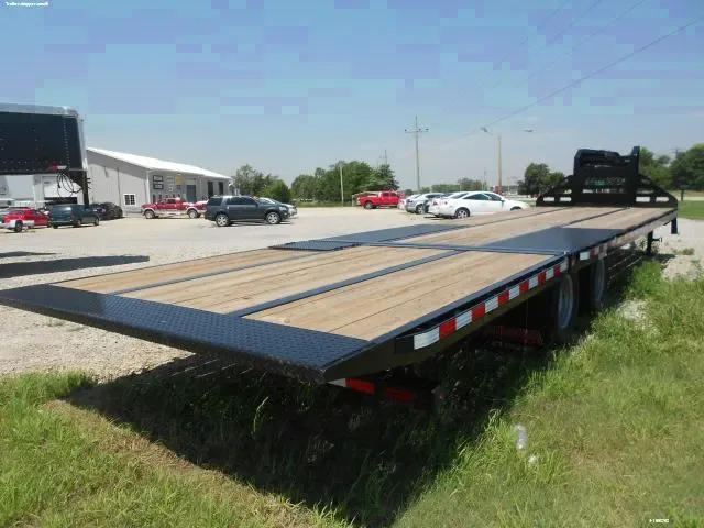 32ft Hydraulic Dovetail Tilt JobSite Trailer