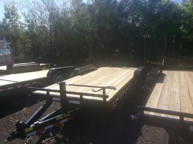 18FT TA EQUIPMENT BLACK WITH WOOD FLOORING