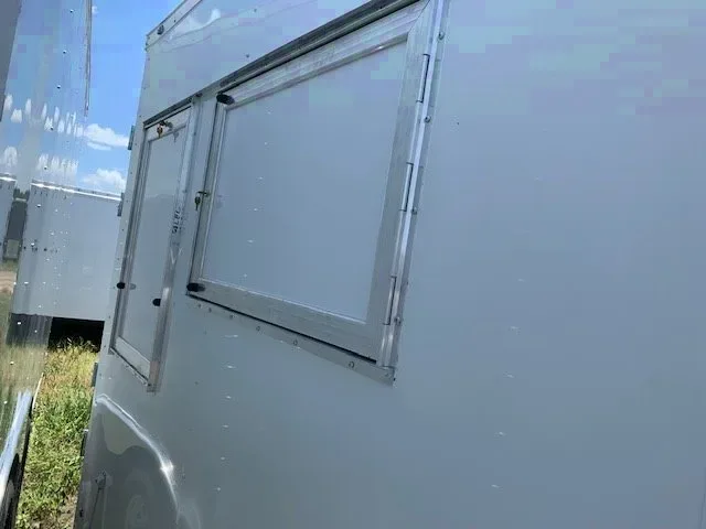 14FT JOBSITE TRAILER W/TOOL CRIB