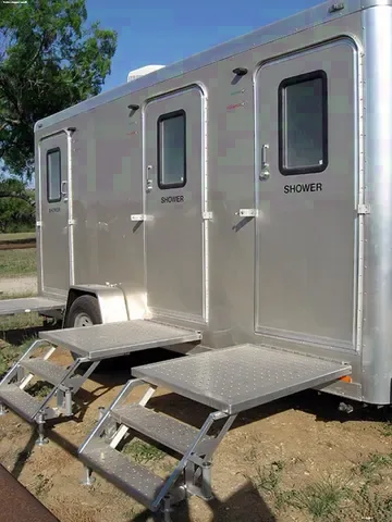 16ft with 3 Restrooms w/ Showers, AC/Heat