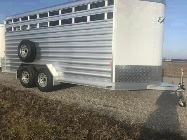 White/Aluminum 16ft Stock Gooseneck