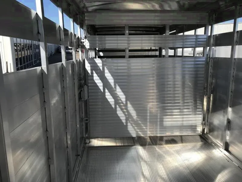 2025 Sundowner Rancher 20' Gooseneck Livestock Trailer