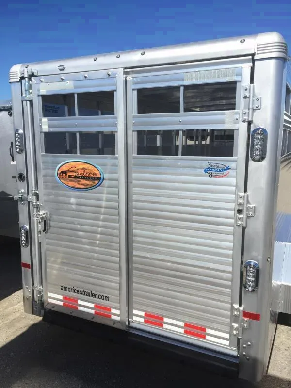 2025 Sundowner 20' Gooseneck Livestock Trailer