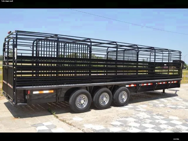 Black 28ft Gooseneck Cattle Trailer w/Bull Package