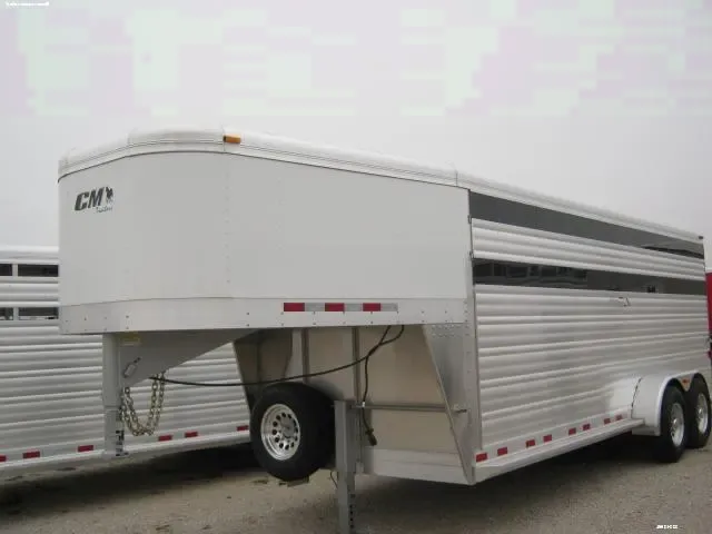 20ft White GN All Aluminum Livestock Tariler