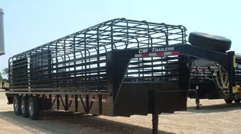 28ft Livestock Gooseneck 3-6000# Axles