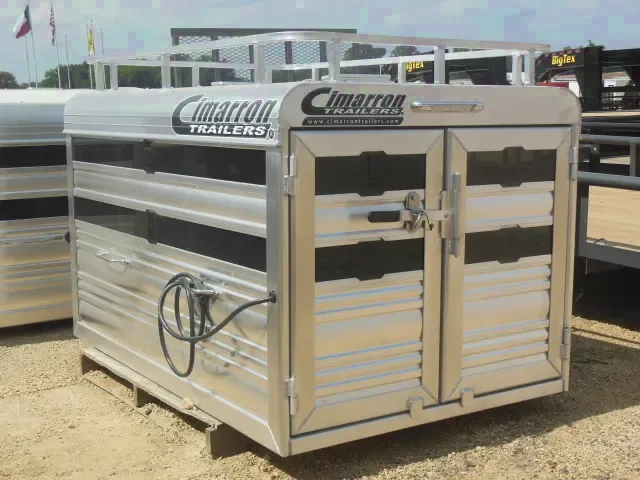 4ft x 72in x 43in  Stock Box with hay rack
