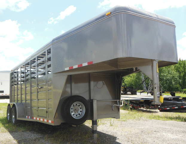 16ft Gooseneck Livestock Trailer w/Escape Door