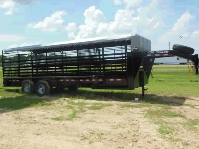 24 ft Gooseneck Livestock trailer w/tarp