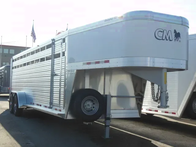 24 ft Gooseneck Livestock Trailer w/Saddle Rack