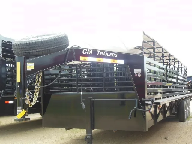 32 ft Livestock Trailer w/2 Center Gates