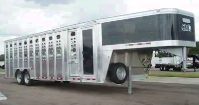 28ft livestock trailer w/dressing room