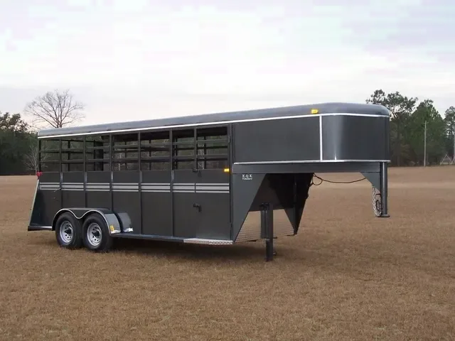 2025 Bee Trailers 6x24 Gooseneck Stock Trailer