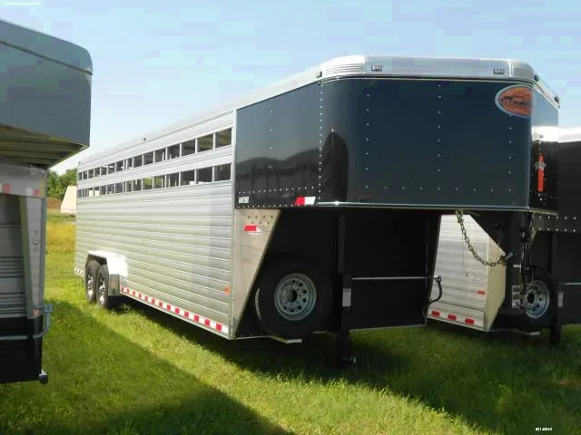 BLACK/ALUMINUM 26FT LIVESTOCK TRAILER