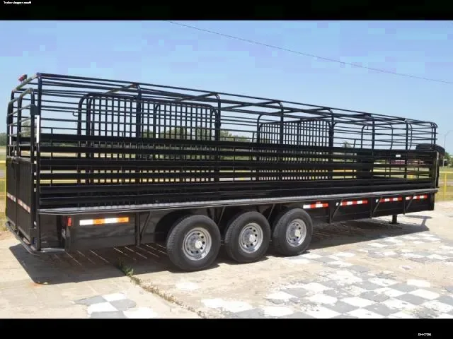 Black 28ft Gooseneck Cattle Trailer w/Bull Package