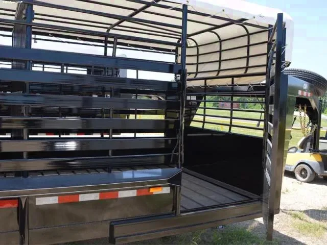 32ft Gooseneck with Covered Tarp