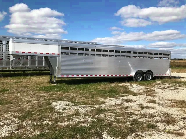30ft Aluminum Gooseneck Cattle Trailer