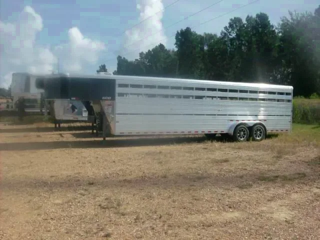ALUMINUM STOCK TRAILER 28FT GOOSENECK HITCH