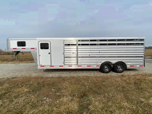 24ft Combo Livestock Trailer w/4 Pens