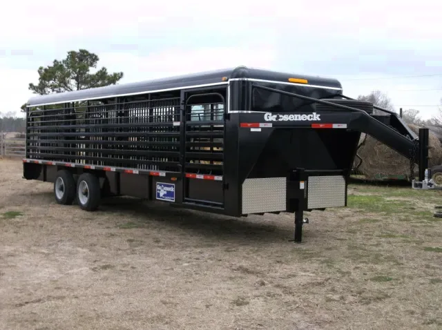USED 7x28 Gooseneck Livestock Trailer with 10K Axles - Mantee, MS