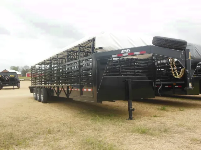 32ft Gooseneck Livestock Trailer w/ Tarp Top