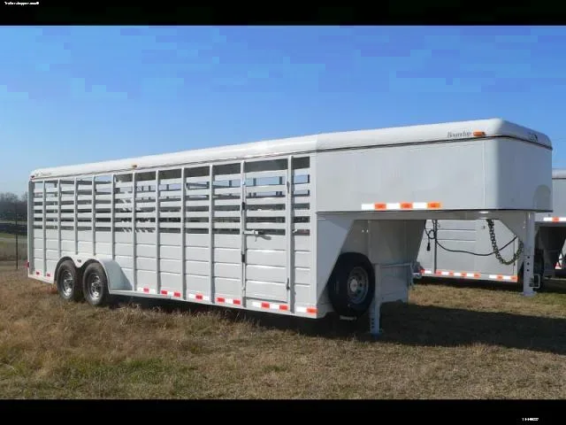 White Steel 24ft Livestock Gooseneck