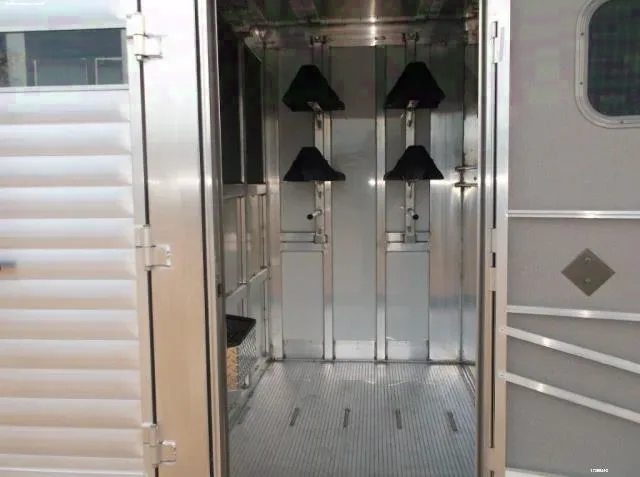 20FT BLACK/ALL ALUMINUM WITH TACK ROOM