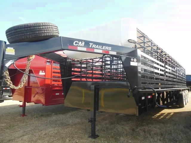 32ft Cattle Trailer w/Bull Package