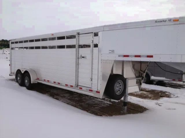 24ft Gooseneck Stock Trailer-White