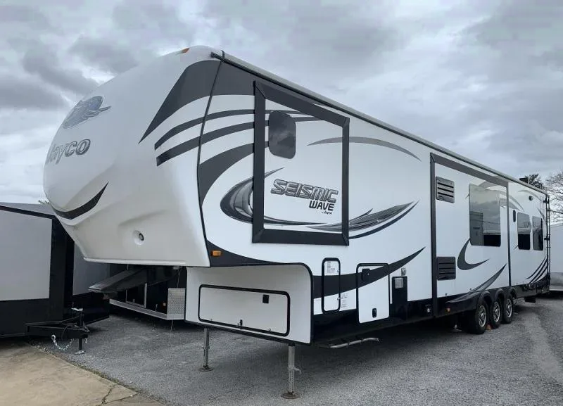 Adventure-Ready 2016 Jayco Seismic Wave Toy Hauler RV 43ft