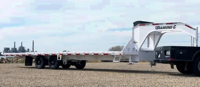 2024 Diamond C FMAX210 32' Hydraulic Dovetail Gooseneck Trailer