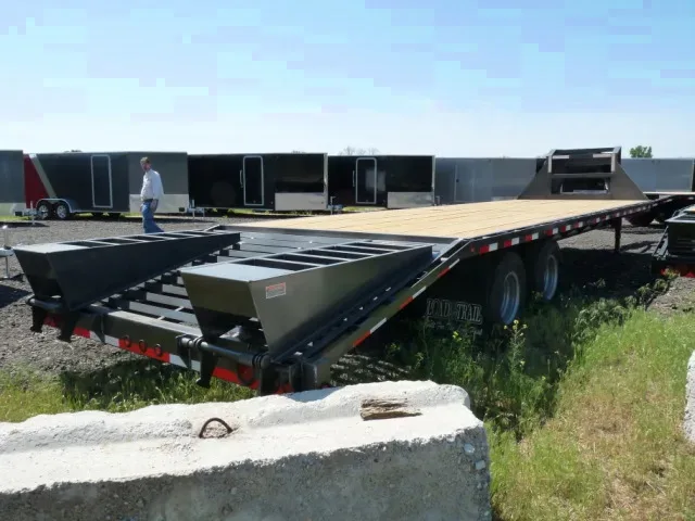 30ft (25+5) Equipment  Trailer w/Ramps and Dovetail