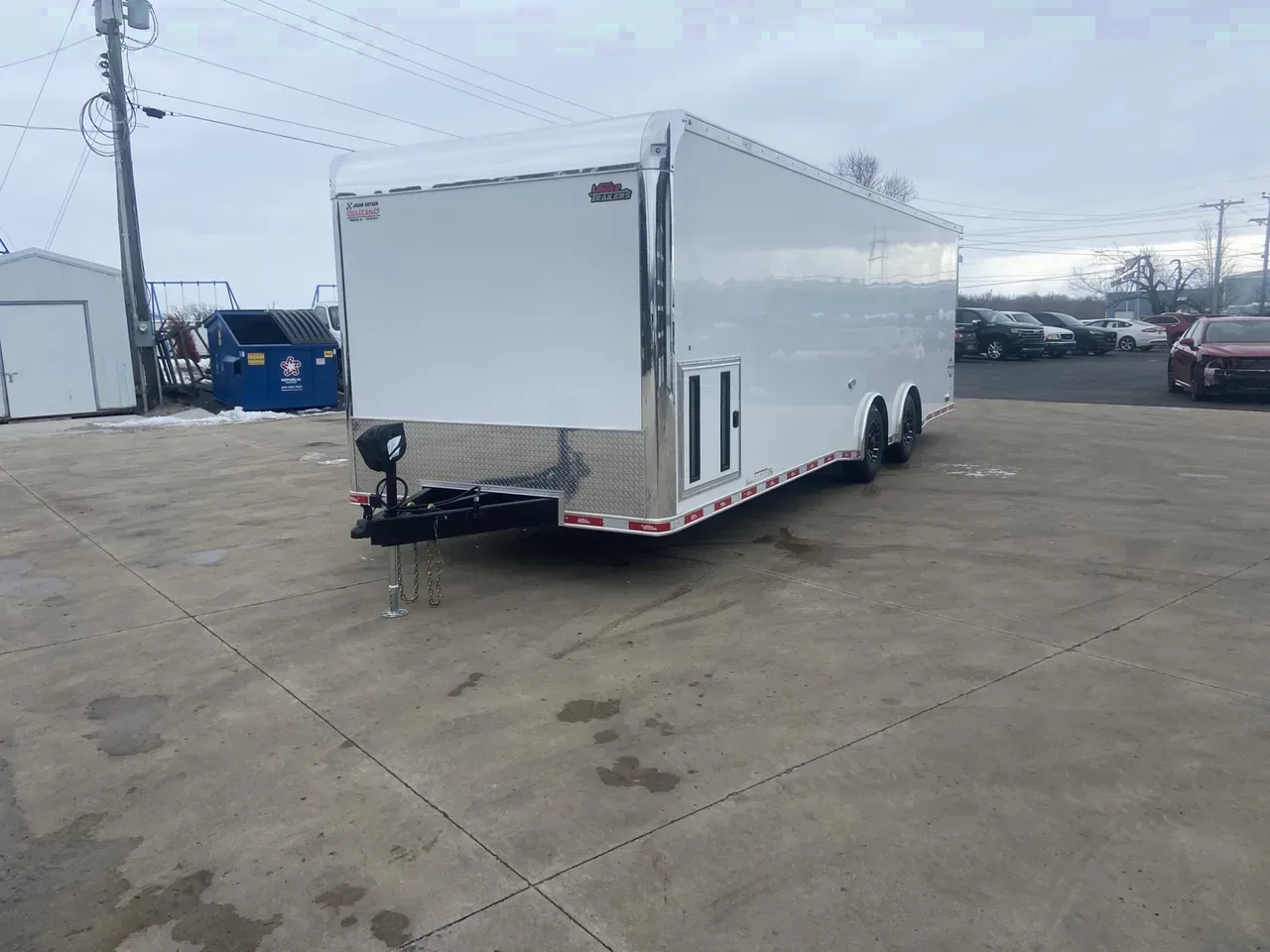 United PREM 28' Race Trailer