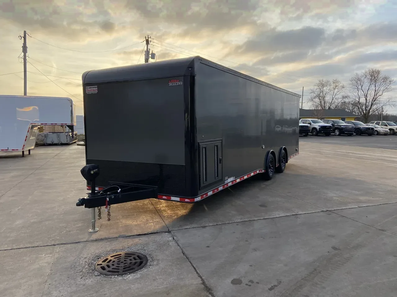 United Trailers PREM 8.5X28 Racing Trailer