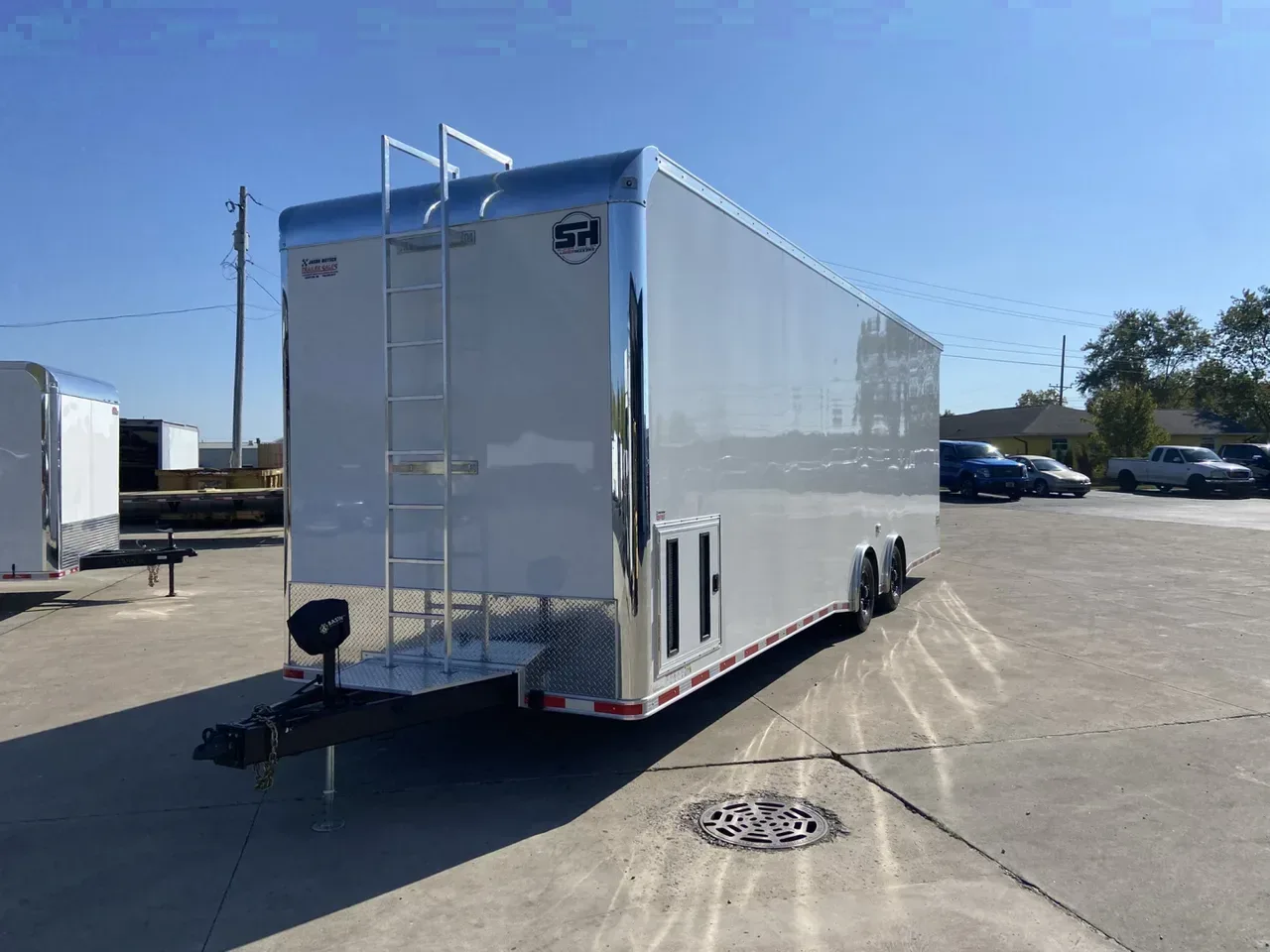 United 8.5X32 USH Race Trailer