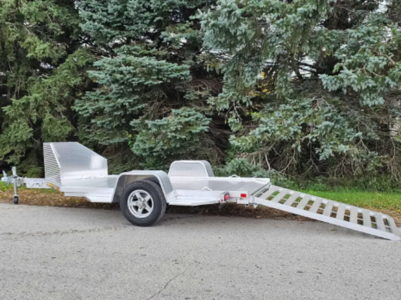 2027 Aluma 11' (1 Place) Motorcycle Trailer w/ Pull Out Ramp