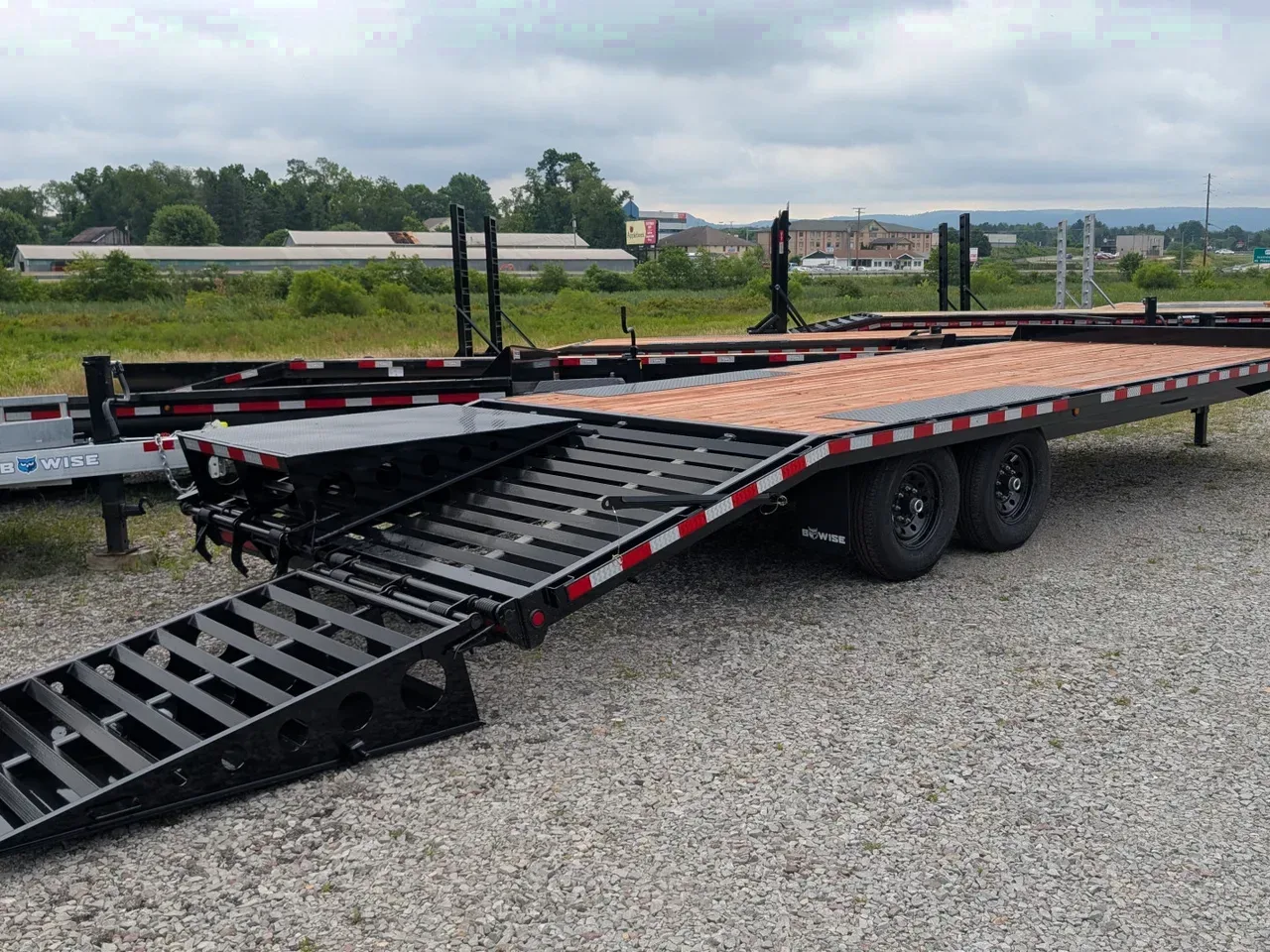 2025 BWise 19+5 HD Deckover Tagalong w/ Self Cleaning Dove & Full Width Wedge Ramps(PRICE DROP!!)