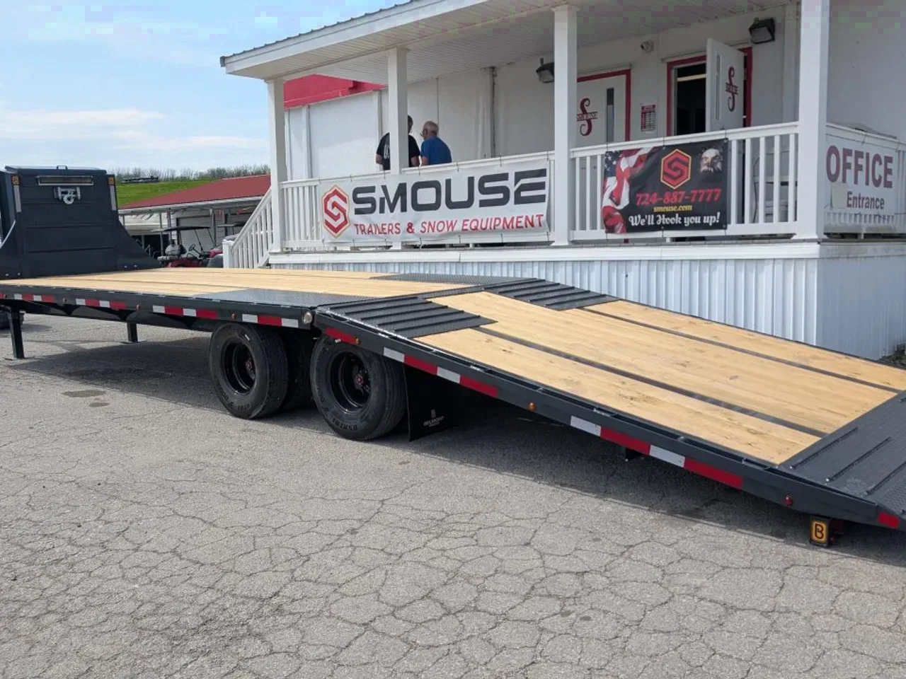 2025 Belmont 32' Gooseneck Deckover w/ 12' Hydraulic Dove Tail & WINCH (PRICE DROP!!)