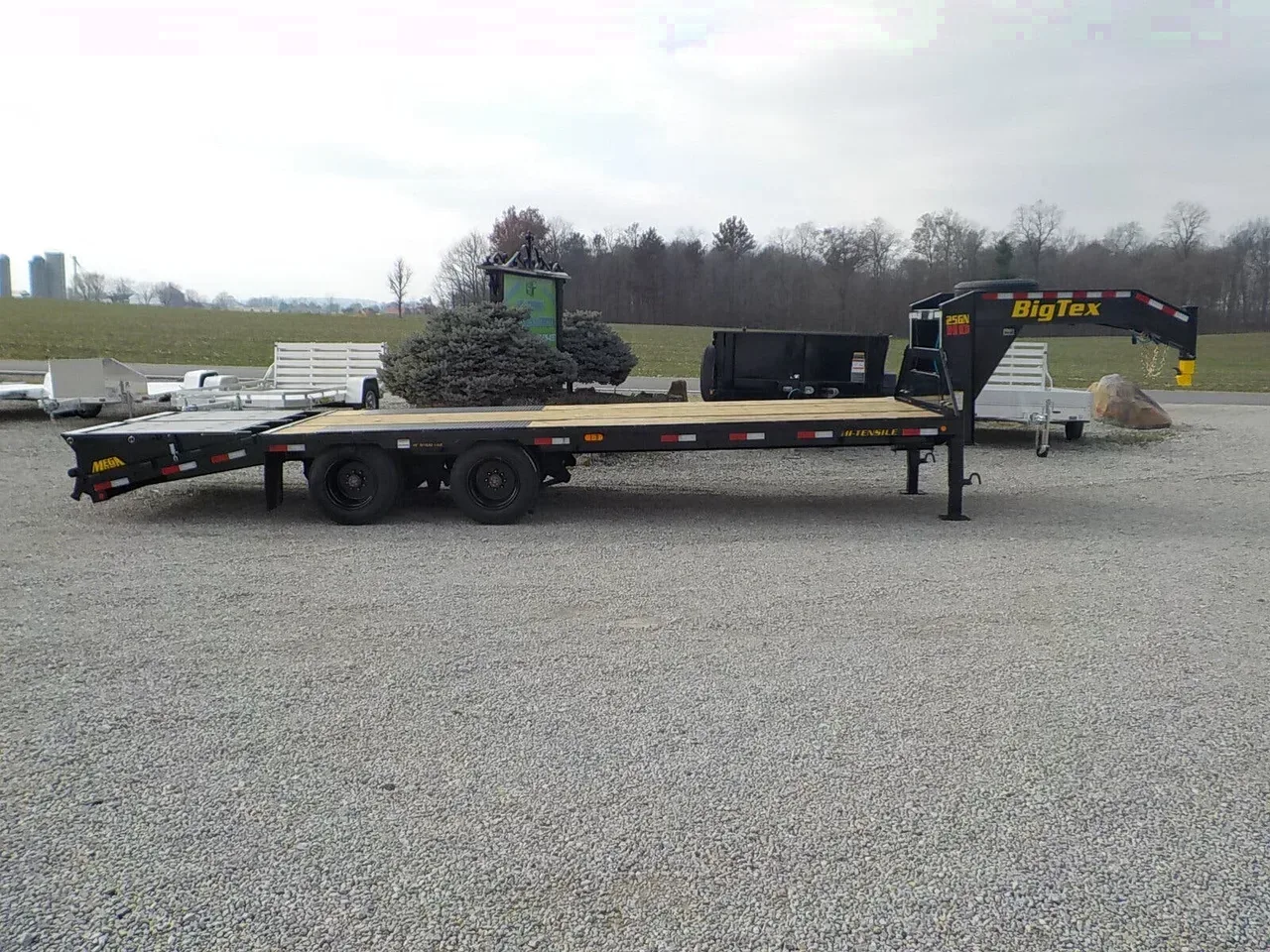 11703 - 2026 Big Tex 25GN-25D5A-MRBK 17.5 LR H TIRES Deckover/Flat Deck Trailer