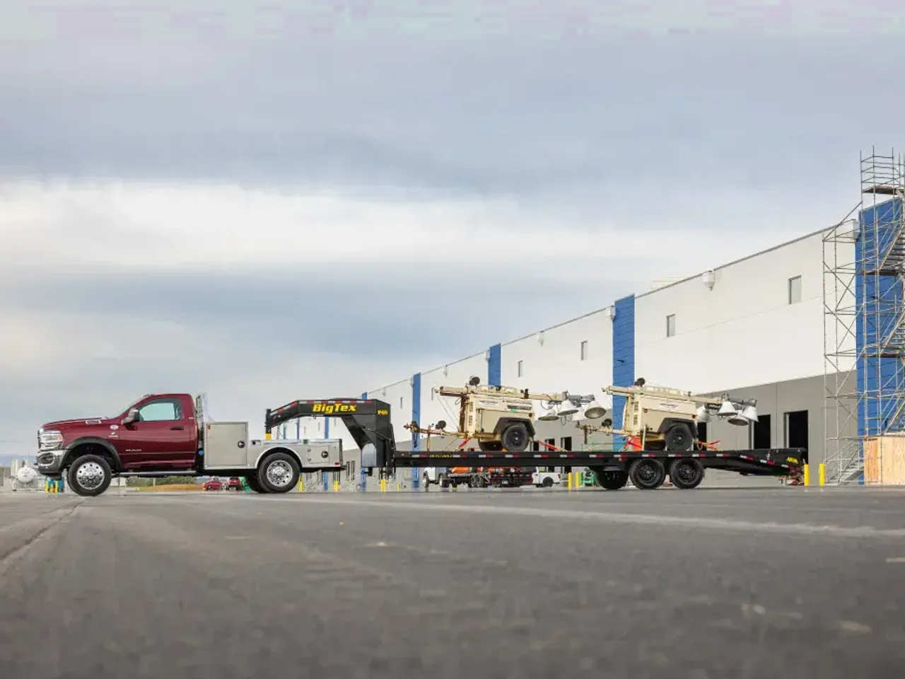 11621 - 2026 Big Tex 14GN-33D5A-MRBK Deckover/Flat Deck Trailer