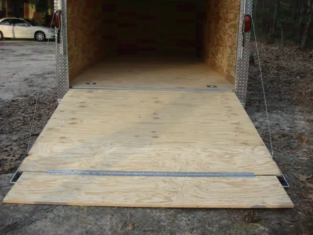 SILVER V-NOSE 16FT MOTROCYCLE PACKAGE TRAILER