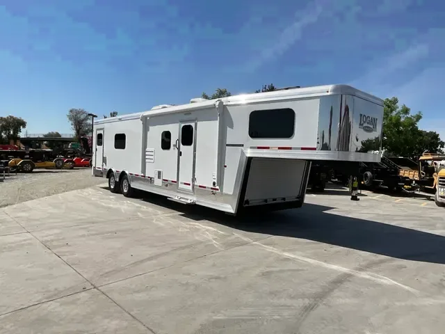 NEW 2022 Logan Coach Sports Hauler USH16GNLQ 16' 19,768 GVW GN LQ Toy Hauler RV