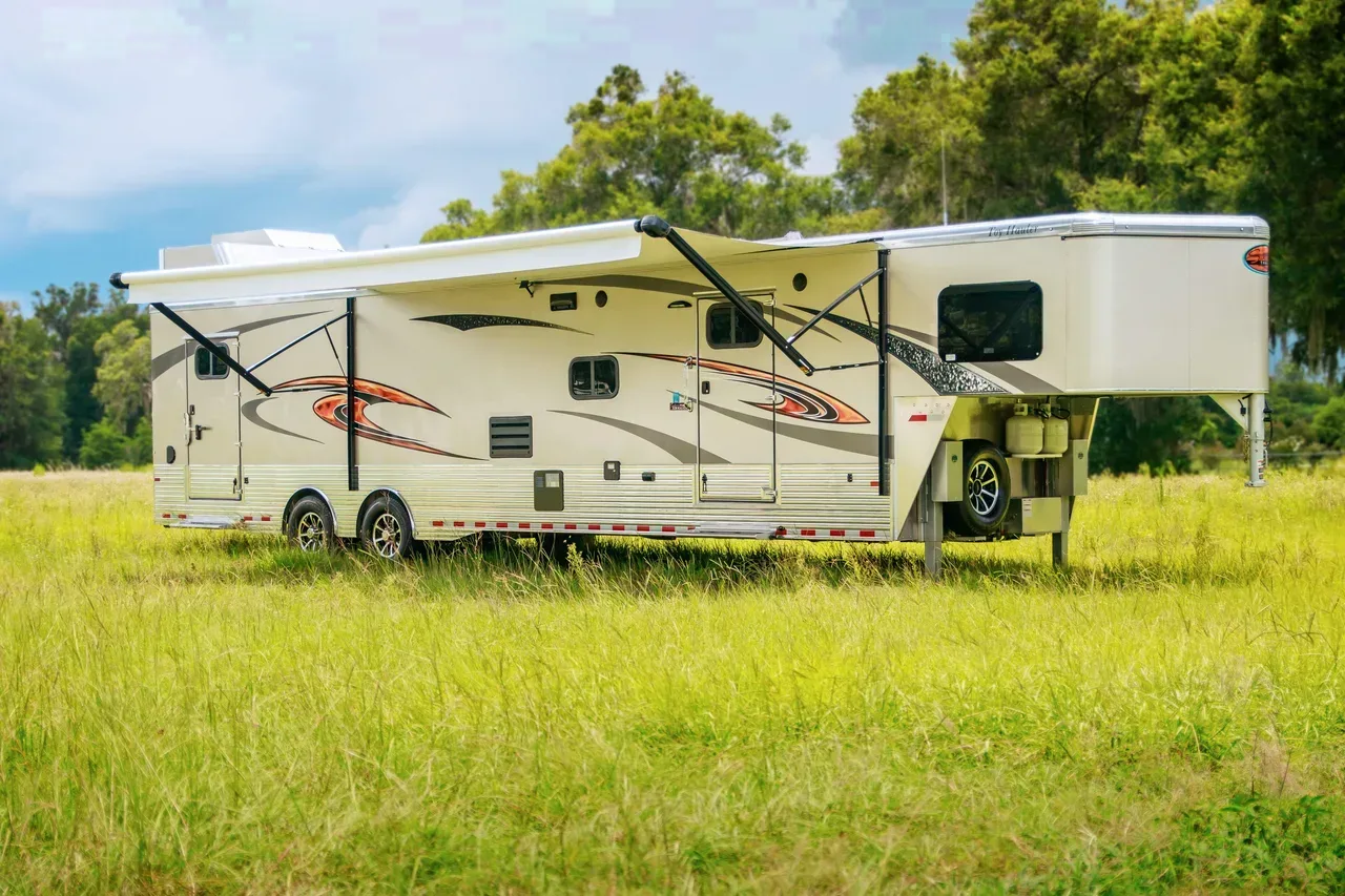 42ft Aluminum Toy Hauler with Garage and LQ