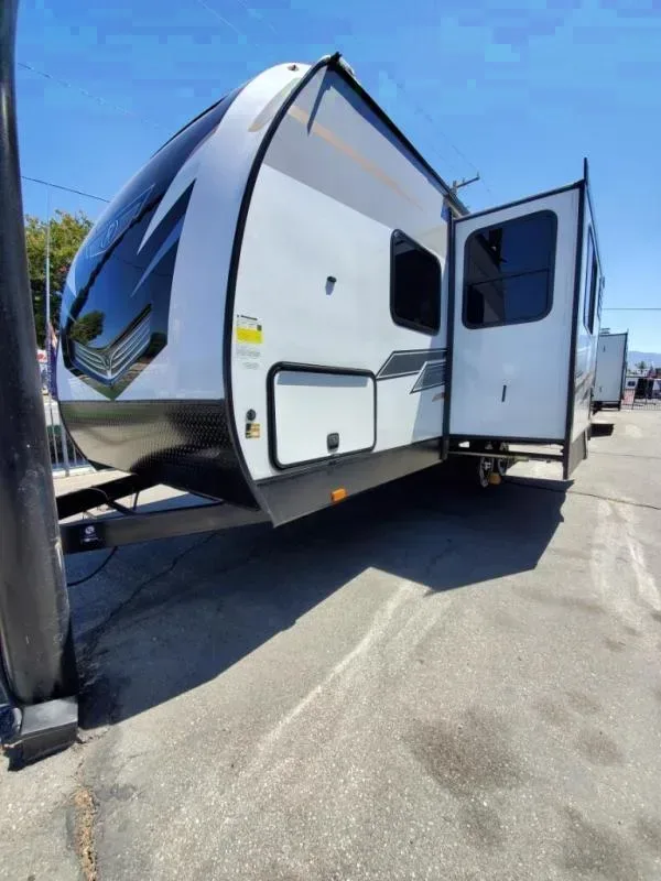 Cruiser RV Radiance Ultra Lite MPG 21RB Travel Trailer RV