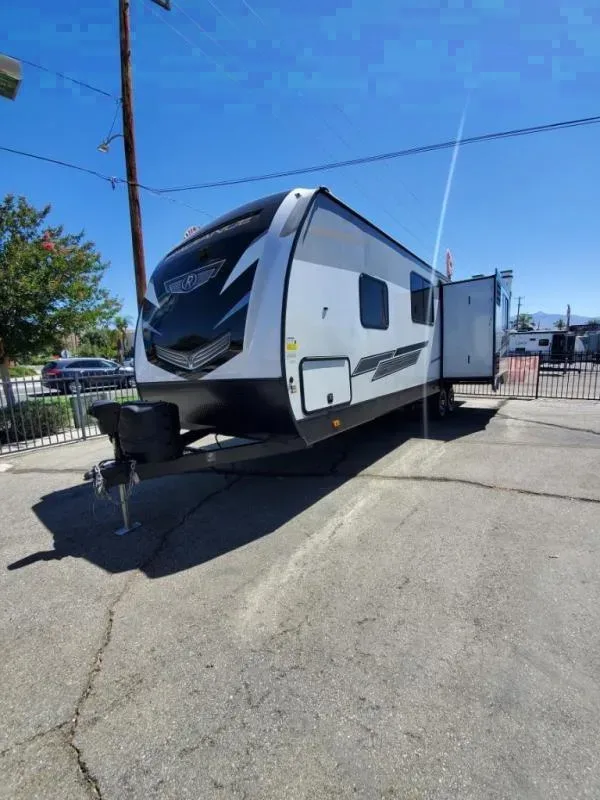 Cruiser RV Radiance Ultra Lite R-28RS Travel Trailer RV