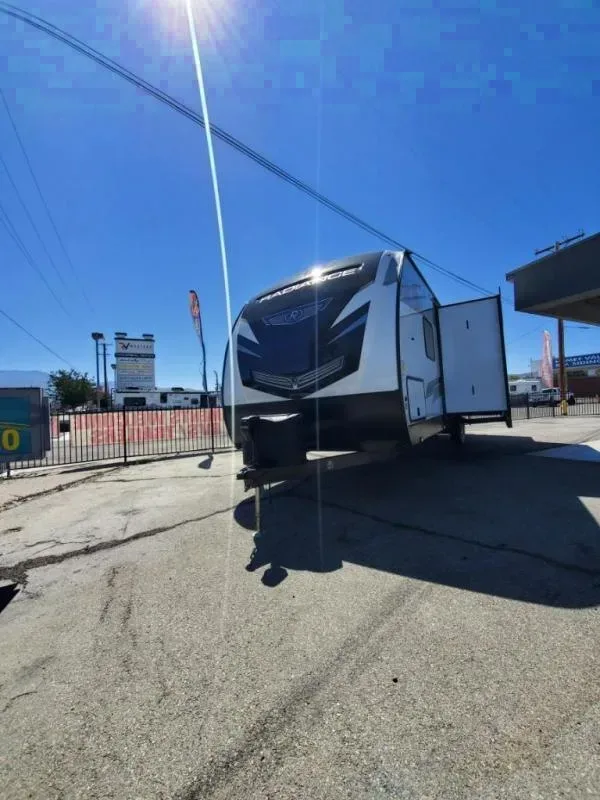 Cruiser RV Radiance Ultra Lite R-28BH Travel Trailer RV