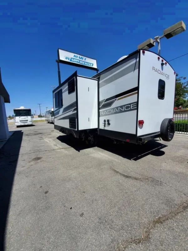 Cruiser RV Radiance Ultra Lite R-28BH Travel Trailer RV